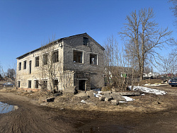 Здание свободного доступа, расположено рядом в ЖД вокзалом в центре города на земельном участке 600 кВ.м 